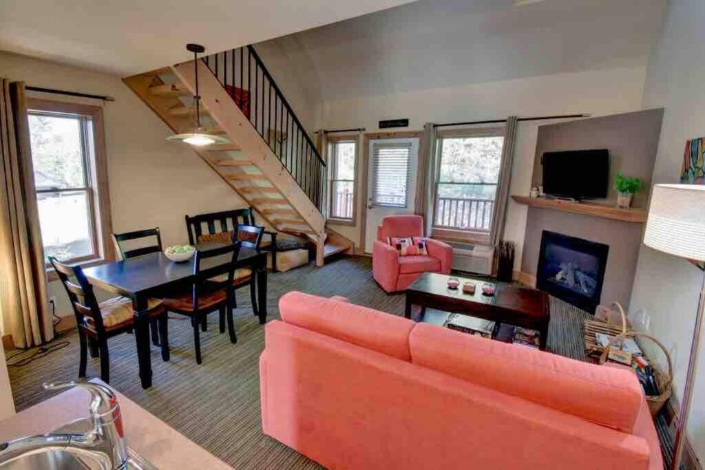 מונט טרמבלאנט Tremblant Chalet Walking Distance From Activities מראה חיצוני תמונה